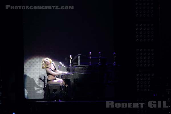 LADY GAGA - 2010-05-21 - PARIS - Bercy - 